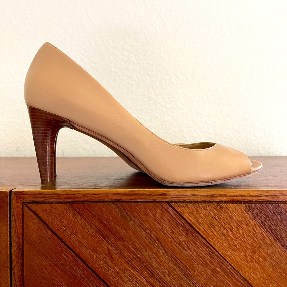 Via Spiga tan peep toe 10M